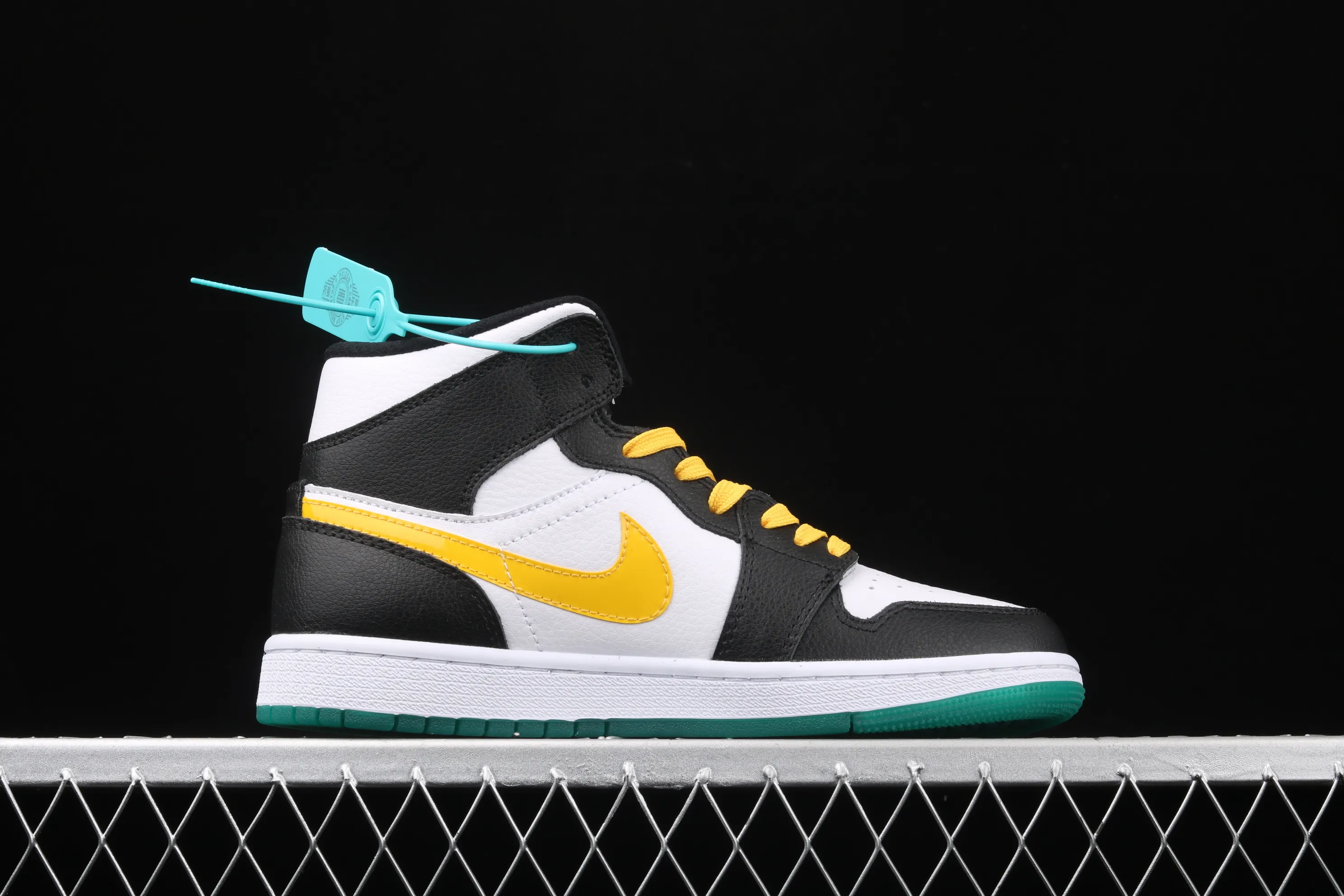 All categories Air Jordan Jordan series basketball shoes Air Jordan 1 Mid Air Jordan 1 Mid AJ1 Joe 1 red and yellow color hook Yuanyang mid-top basketball shoes BQ6472-063